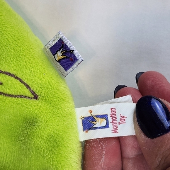 Manhattan toy Snuggle Pod Sweet Pea plush toy - Picture 6 of 9